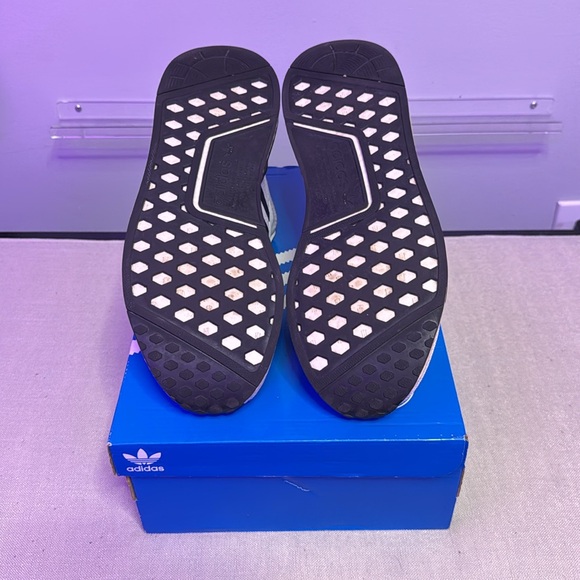 Adidas NMD R1 V2 - Picture 4 of 4